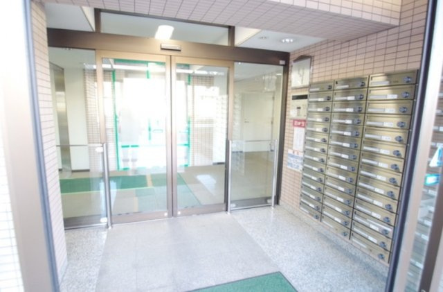 川崎市麻生区栗平２丁目の賃貸マンションのエントランス