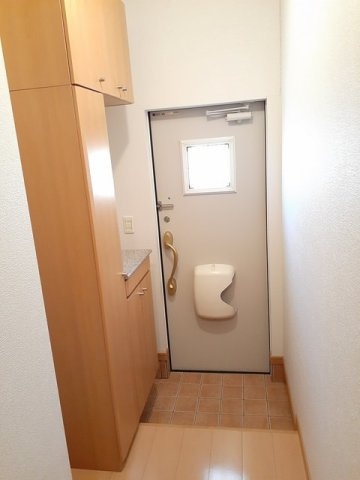 菊池郡菊陽町花立１丁目のアパートの玄関|明るい玄関です