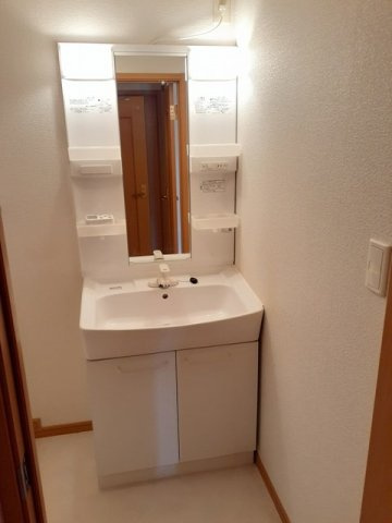 菊池郡菊陽町花立１丁目のアパートの洗面所|スペースが確保できる洗面所です