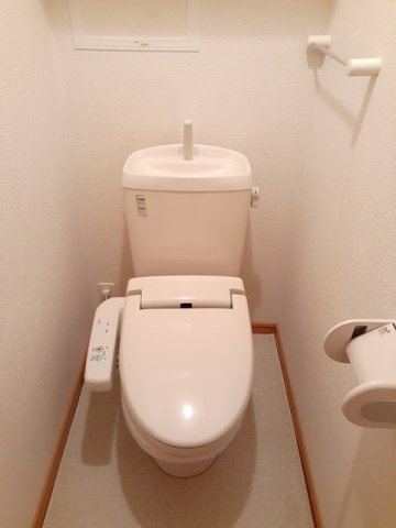 菊池郡菊陽町花立１丁目のアパートのトイレ|落ち着いたトイレです