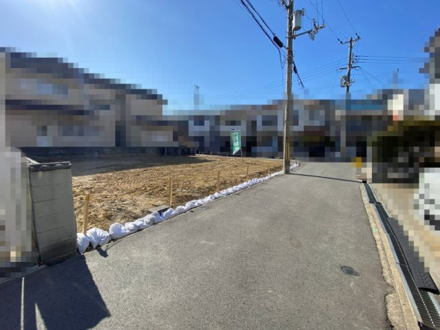明石市朝霧町３丁目　売土地の前面道路含む現地写真