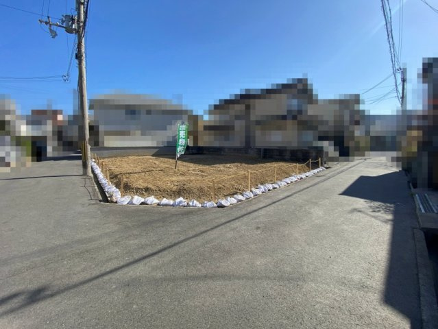 明石市朝霧町３丁目　売土地の前面道路含む現地写真