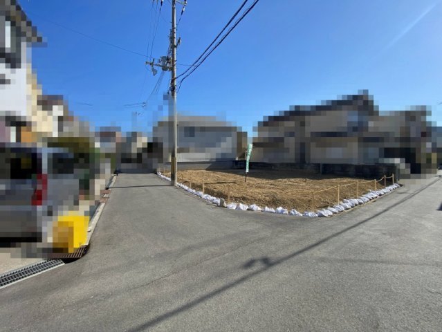 明石市朝霧町３丁目　売土地の前面道路含む現地写真
