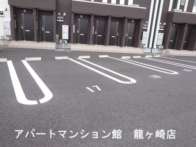 アリュール阿見の駐車場