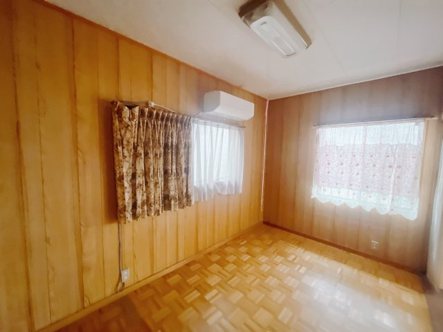 【中古戸建】高崎市吉井町南陽台1丁目の洋室|■2階洋室｜ナチュラルカラーの床です。模様替えなどとても楽しく工夫できます♪陽当たり、風通しもとても良いので毎日快適な生活スタートです！子供部屋にも良いですね♪