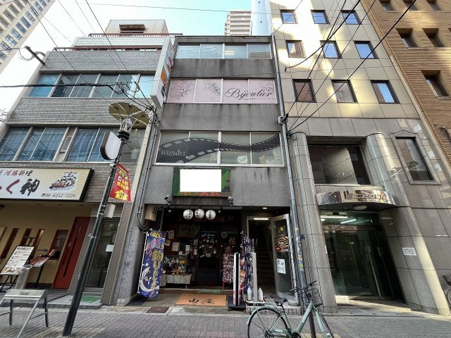 大阪市中央区東心斎橋１丁目の店舗一部の外観