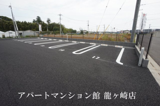 【駐車場】