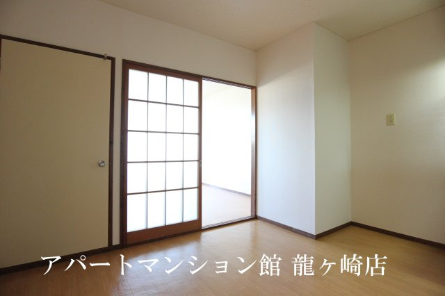 エルディム西Ａの居間・リビング