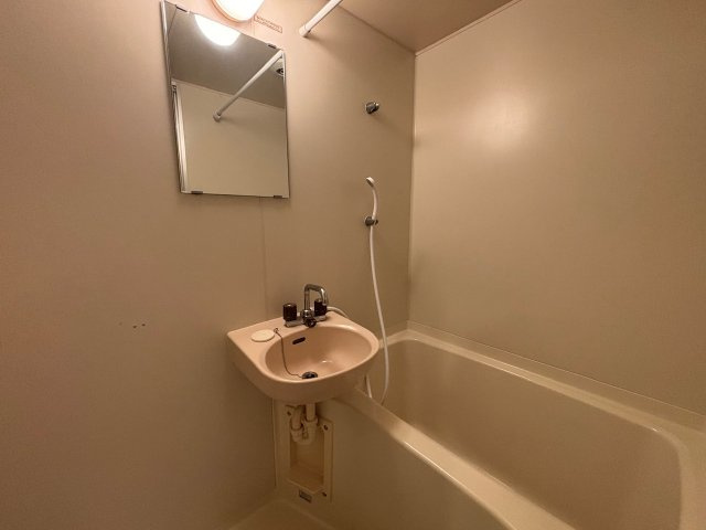 みやたマンションの浴室|同一間取りの別のお部屋のお写真となります。