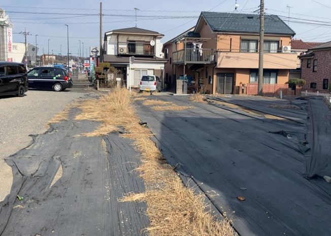 【外観】 | 土地を買う際、住む地域の自治体や福祉の補助制度にも注目してみましょう。子供や老人の医療補助やゴミ出しのルールなど、自治体によってルールに大きな違いがあるため、暮らしやすい土地で判断するとよいでしょう。