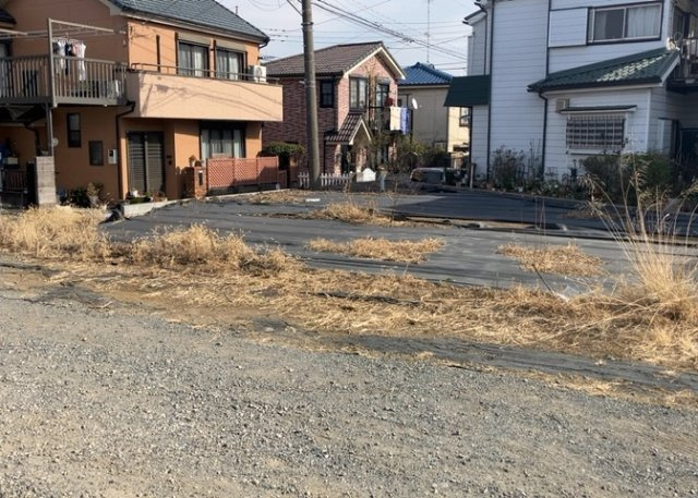 【外観】 | 人が暮らすうえで日光は大切な要素となります。日当たりの良さは譲れないポイントですね。併せて近くに大きな建築物の建築予定がないか、あるいはそれが可能な土地が近くにないか事前に確認することもお勧めします。