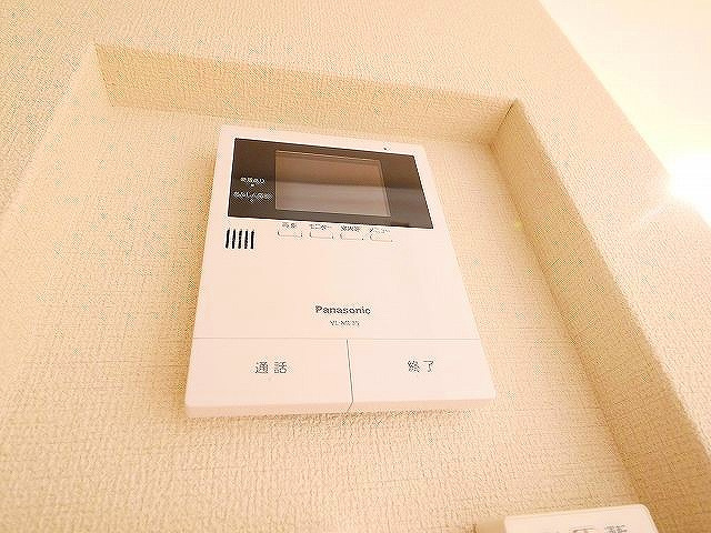 シャーメゾン　オークルート奈良のセキュリティ|モニター付きインターホンです。