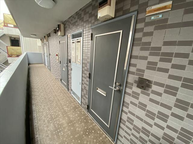 スカイコート新宿第８の玄関