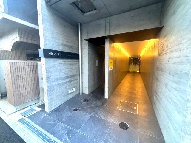 ZONNA神戸磯上通のエントランス