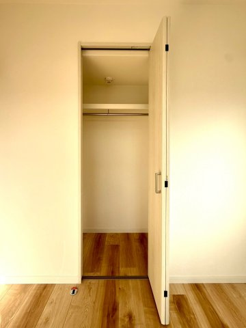 ライオンズマンション根岸第5の収納|暮らしの中で増えがちな物もすっきり収まる、ゆとりある収納設計。空間を美しく保ちながら、日常動線を快適に整えてくれます。