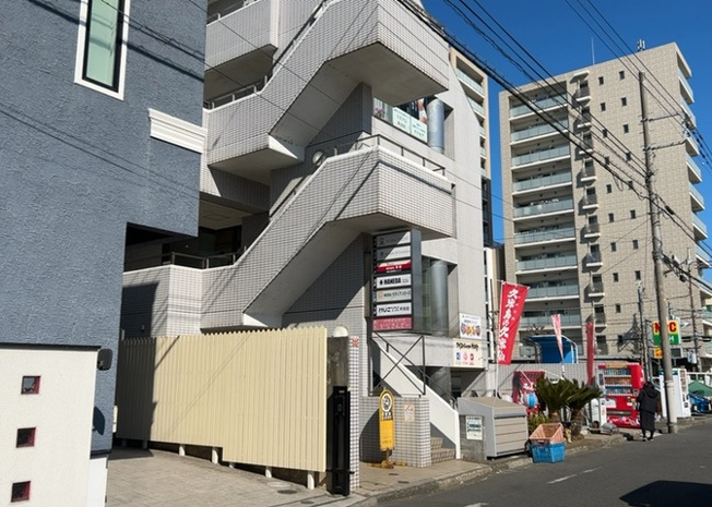 【外観】 | エステート中町 | 土地の形が極端に長細かったり、狭小地、あるいは道路との高低差がある傾斜地だった場合、後々売ろうとしても買い手がつかない場合もあります。後々、売却することになった時に価値の下がらない土地を選びましょう。