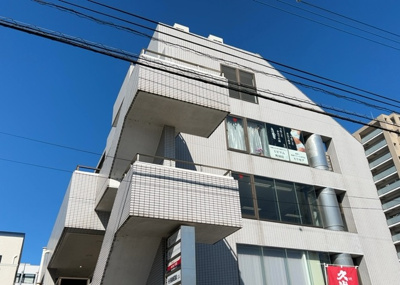 【外観】 | エステート中町 | 土地の面積＝住宅面積ではありません。建ぺい率の問題などで、土地のある場所によって住宅を建てられる面積は限られています。高さもしかり、「土地」という言葉の中には、建築条件も含まれると考えておきましょう。