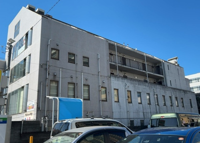 【外観】 | エステート中町 | 土地の前の道路に消火栓が設置されていることがあります。この場合、道路交通法第45条第1項により、駐車禁止の場所が指定されています。そのため、車庫などの駐車スペースをつくることができない場合があります。