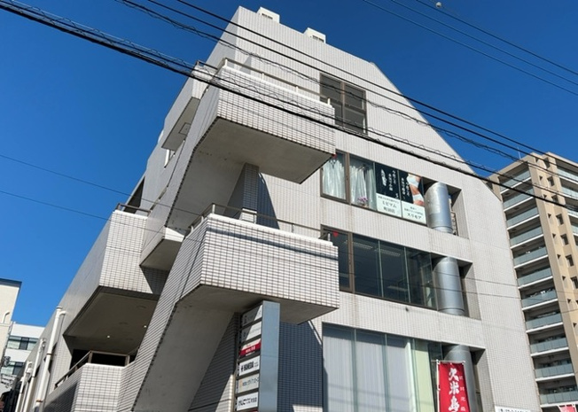 【外観】 | エステート中町 | 家を建てる前提で土地を探している場合、地盤の丈夫さは譲れない条件の一つです。地盤が脆弱だと追加工事が必要となります。また、過去に地盤沈下や液状化現象を起こした土地は、できるだけ避けた方がいいでしょう。