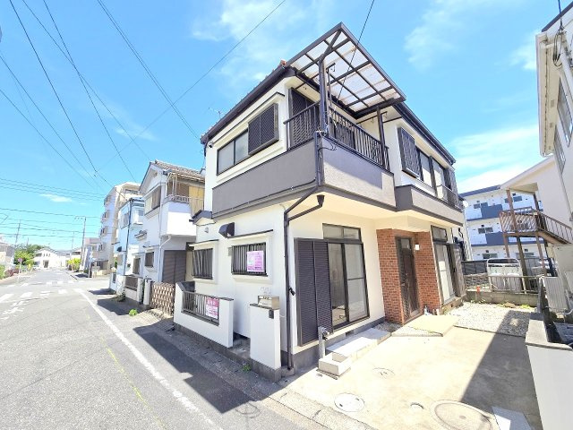 青梅市河辺町６丁目　再生中古住宅の前面道路含む現地写真
