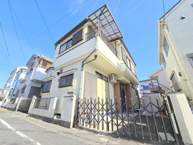 青梅市河辺町６丁目　リフォーム再生住宅の前面道路含む現地写真