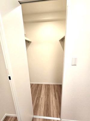 【収納】 | ジョイナス天神タワー | 凄く大きなウォークインクローゼット♪
収納が大きいのでお部屋を広く使えます☆