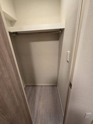 【収納】 | クリオラベルヴィ呉服町 | 
凄く大きなウォークインクローゼット♪
収納が大きいのでお部屋を広く使えます☆