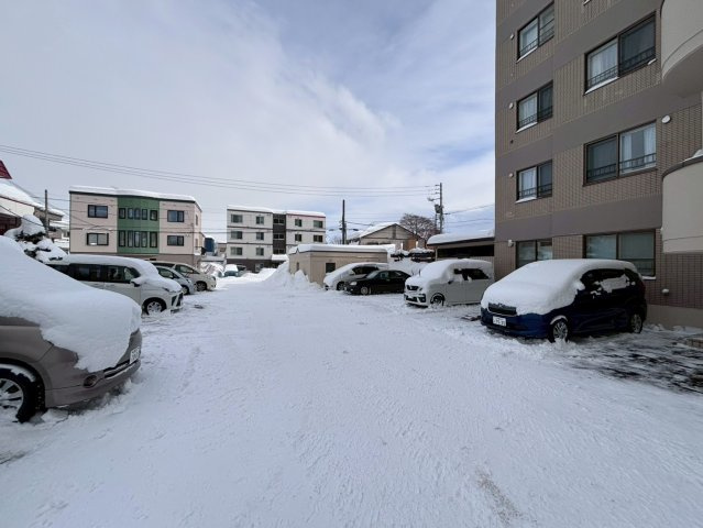 アルファグランデ北10条の駐車場
