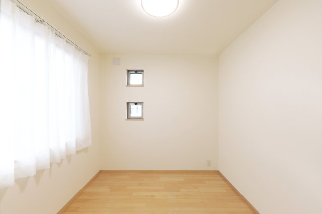 日進市浅田平子三丁目戸建の洋室