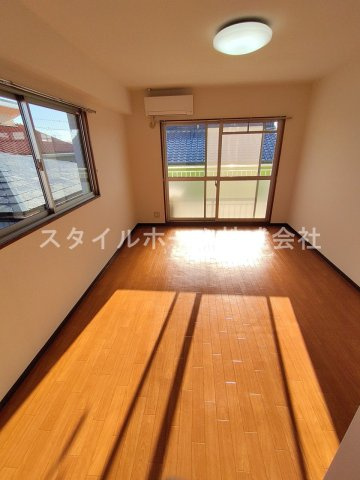 ジナ東海IIの居間・リビング|別部屋写真