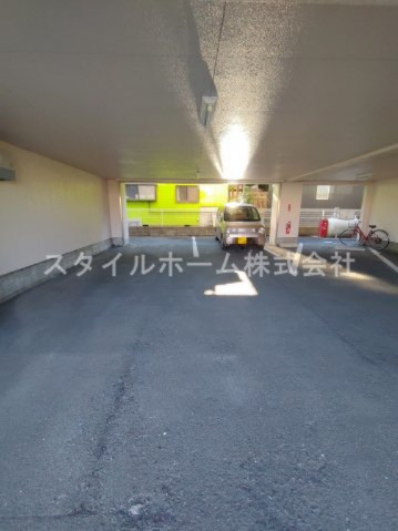 ジナ東海IIの駐車場