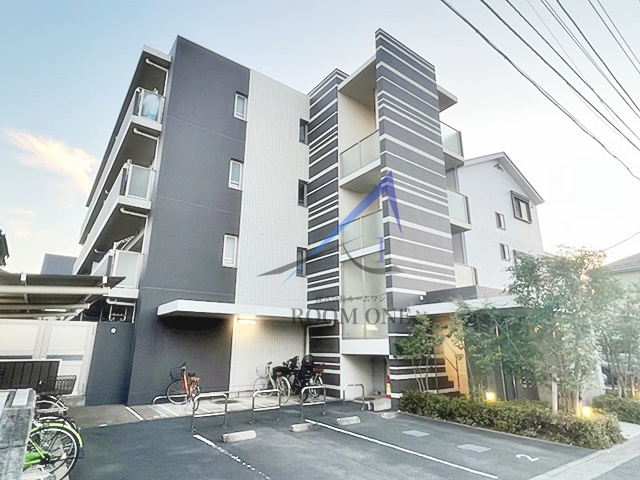 ウィステリア西新井の駐車場|駐車場です。