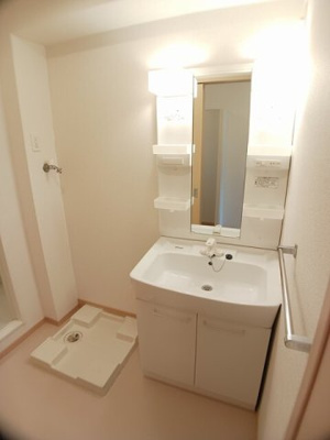 【洗面所】 | ハーヴェストⅡ | スペースが確保できる洗面所です