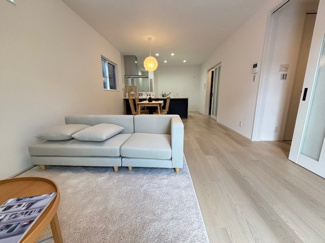 【居間・リビング】 | 佐伯区五月が丘５全2区画　NO1 | 広々18帖以上のリビング