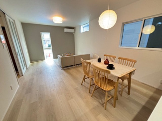 【居間・リビング】 | 佐伯区五月が丘５全2区画　NO1 | 清潔感がある色合いのリビング！