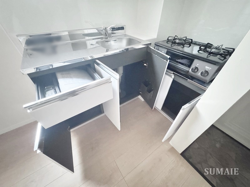 イーストハウスⅠのキッチン|キッチン収納です