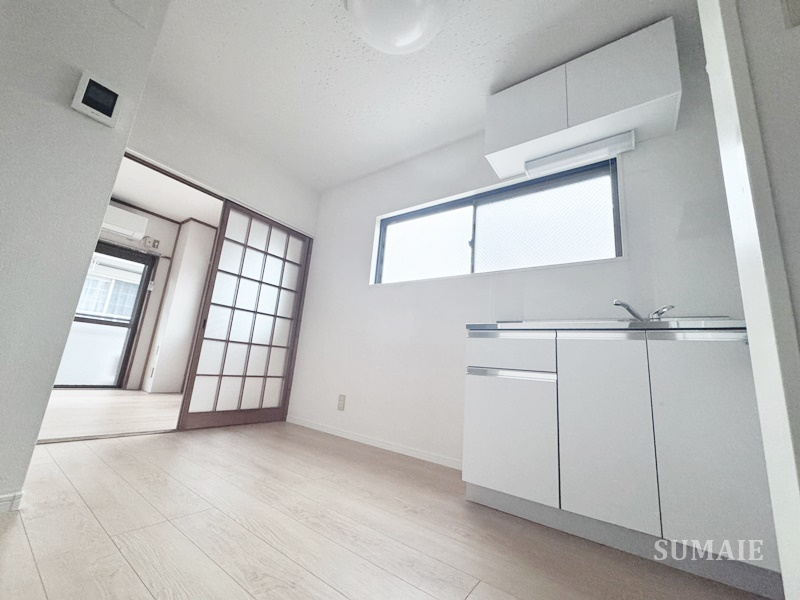 イーストハウスⅠの居間・リビング|ダイニングです