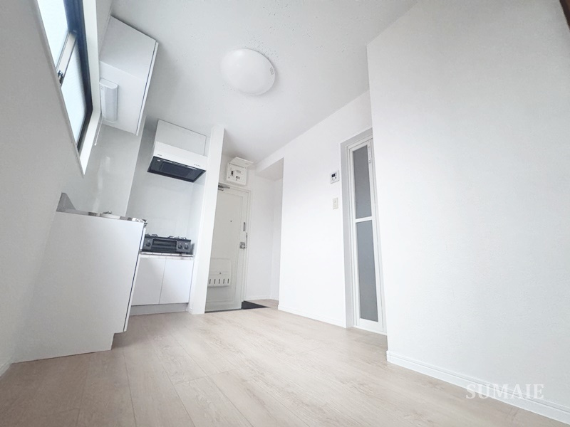 イーストハウスⅠの居間・リビング|ダイニングです