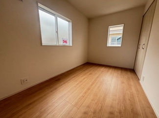 【洋室】 | 安佐南区川内4丁目　限定1棟 | 2階　洋室×2・納戸1室　収納付きでお部屋がスッキリ広く使えます。　