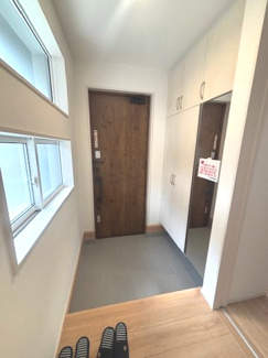 【玄関】 | 安佐南区川内4丁目　限定1棟 | シューズボックスが設置されており、家族の靴がスッキリ収納できます☆