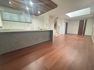 【居間・リビング】 | 安佐南区上安2（AL上安駅）全3棟　NO2 | 20.13帖リビング☆対面式のキッチンでリビングが見渡せるので、お子様やご家族の様子が見えて安心です♪