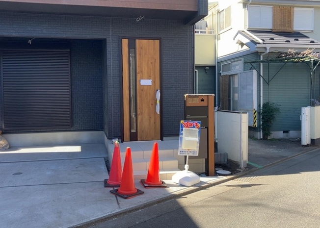 【設備】 | 敷地内には、散水栓や立水栓があります。水道水を直接利用できるため、水を運ぶ手間を省くことが出来ます。大量の水を必要とする洗車作業や清掃などに役立ちます。その他設備とあわせて、現地でご確認ください。