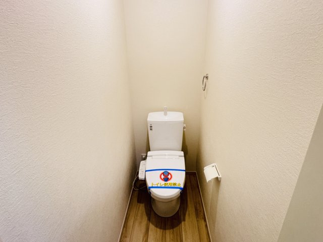 松戸市二ツ木新築戸建【幸谷小学校：4分】のトイレ|温水洗浄暖房便座つきトイレ