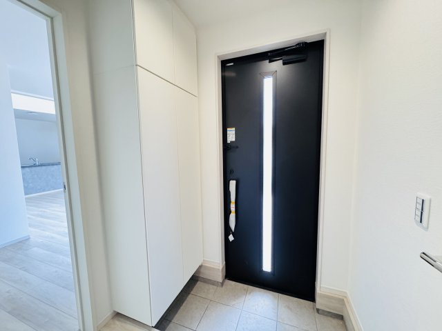 松戸市二ツ木新築戸建【幸谷小学校：4分】の玄関|玄関ホール・シューズボックス