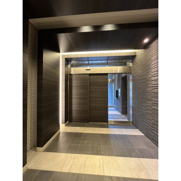 エスリード姫路のエントランス