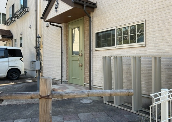 【防犯設備】 | 当然のことではありますが、オートロックやセンサーライト、ホームセキュリティーなどの防犯設備があれば、小さいお子様がいるご家庭も安心ですよね！まず物件購入の際は、防犯設備もチェックするようにしましょう。