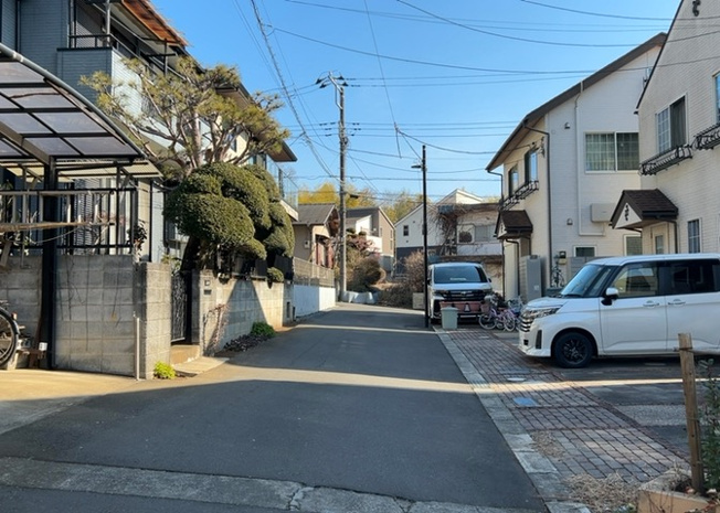 【展望】 | 桜や紅葉の名所に出かける人は多いと思いますが、家にいながら季節の移ろいを感じる生活を送りませんか？リビングや窓から見える景色が生活を彩るワンポイントに！現地から見える景色を堪能してみては如何でしょう。