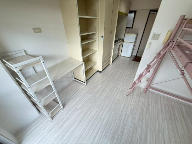 奈良市北小路町の賃貸マンションの居間・リビング