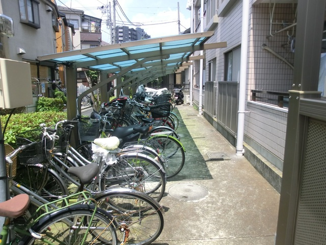 パイン　ニードルのその他共用部分|敷地内自転車置き場。