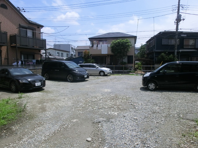 パイン　ニードルの駐車場|近隣駐車場（約２０ｍ　要確認）。